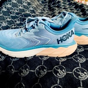 Hoka One One, Ahari 5, new, size 9.5B